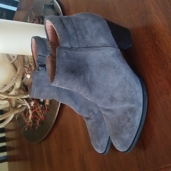 Vionic Jessie Suede Heeled Boots Size 1 